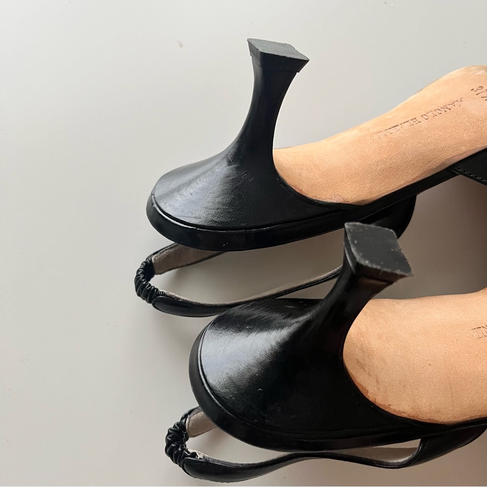 MANOLO BLAHNIK Carolyne Leather Low-Heel Slingback Pump - Picture 4 of 6